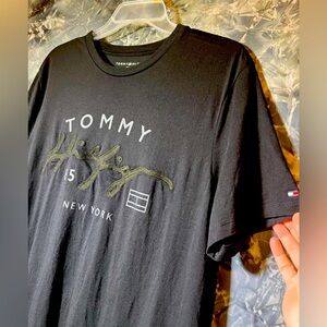 Tommy Hilfiger black & gray logo graphic athleisure Tee Size L